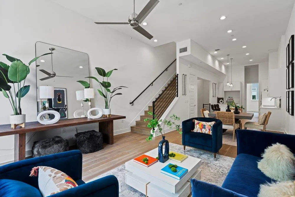 Photo 5 of 2505 BLUEBONNET AVE #12
