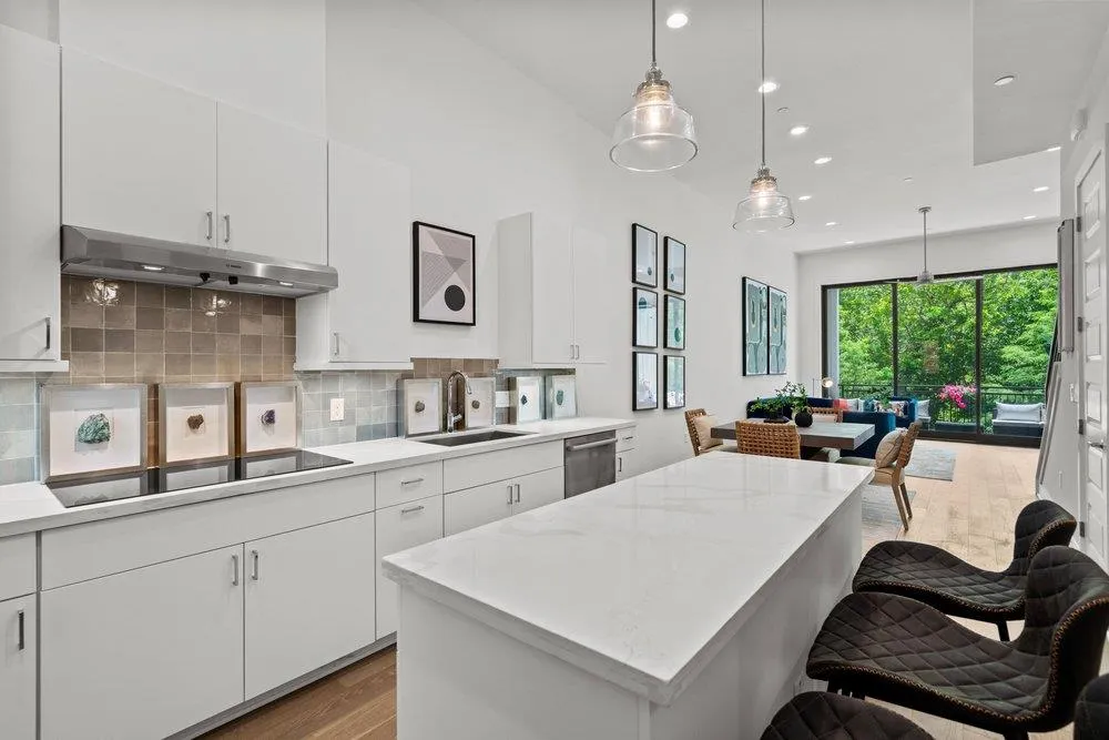Photo 4 of 2505 BLUEBONNET AVE #12