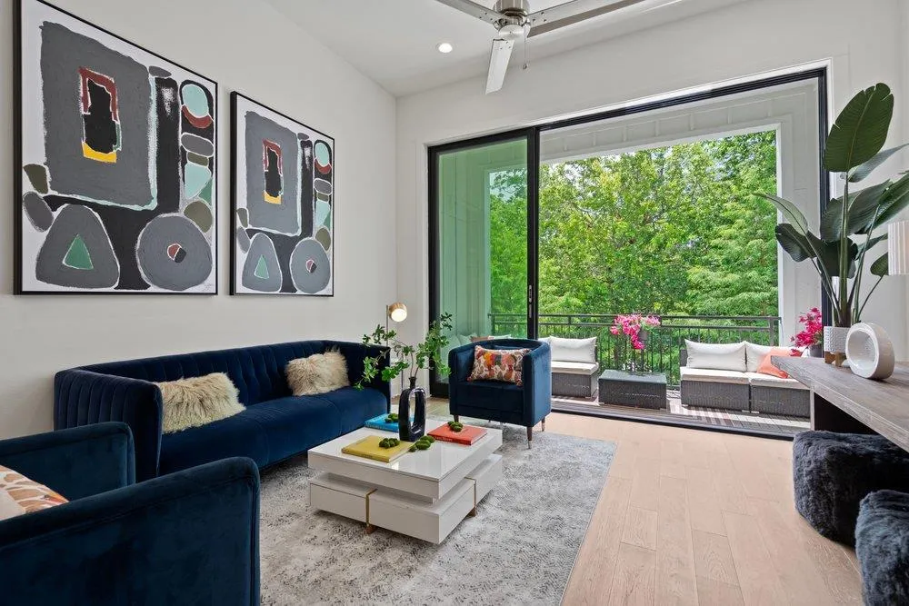 Photo 3 of 2505 BLUEBONNET AVE #12