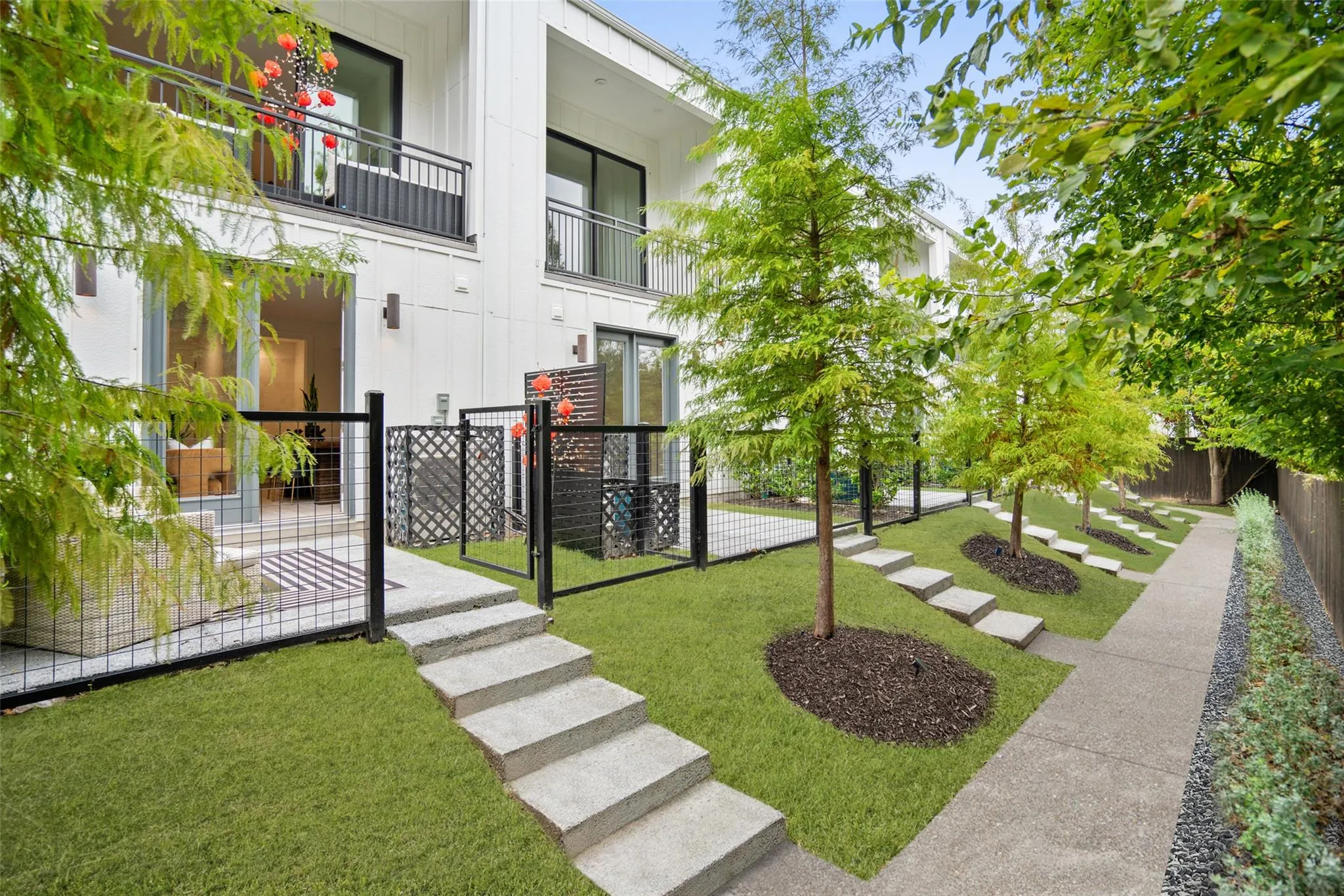 Photo 2 of 2505 BLUEBONNET AVE #12