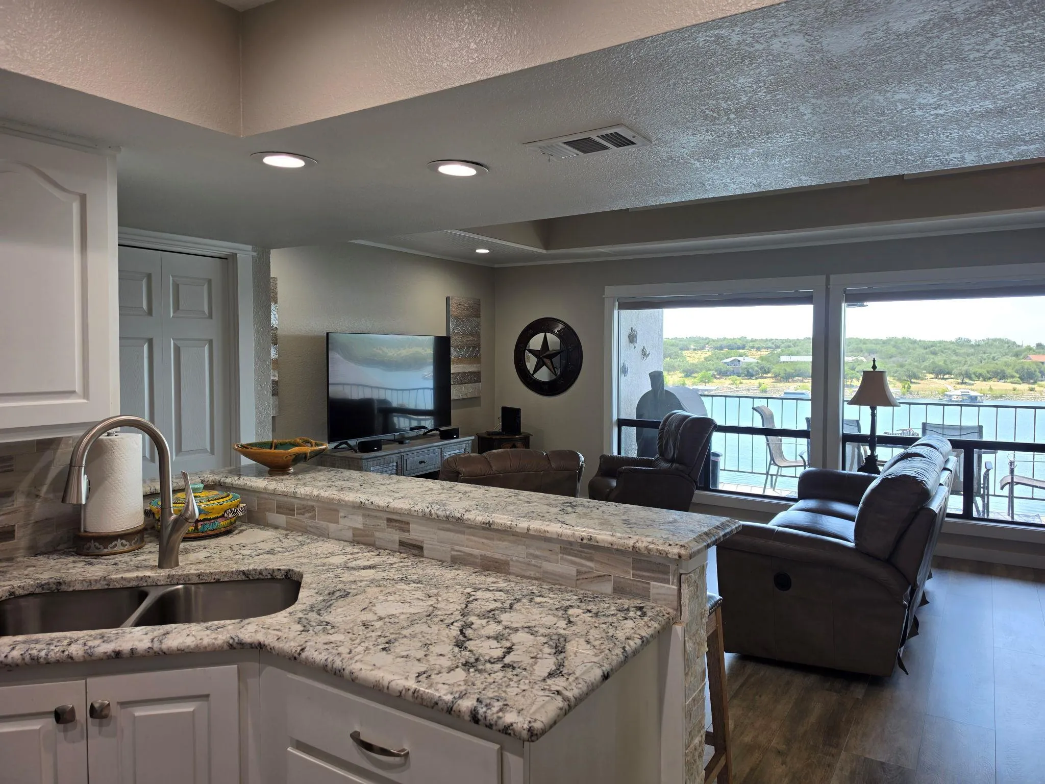 Photo 4 of 1601 JUDY LYNN DR #212