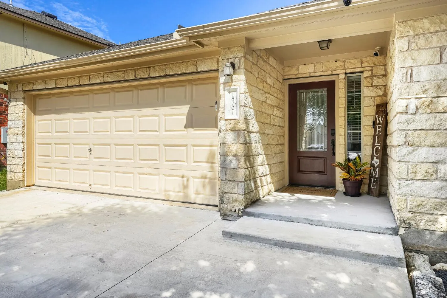 Photo 3 of 18701 DRY POND DR
