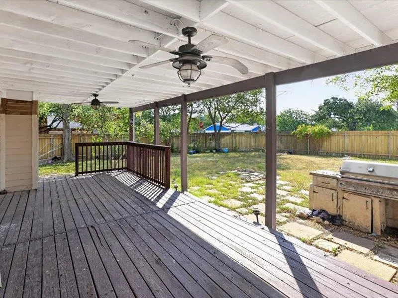 Photo 5 of 900 OAKCREST CIR