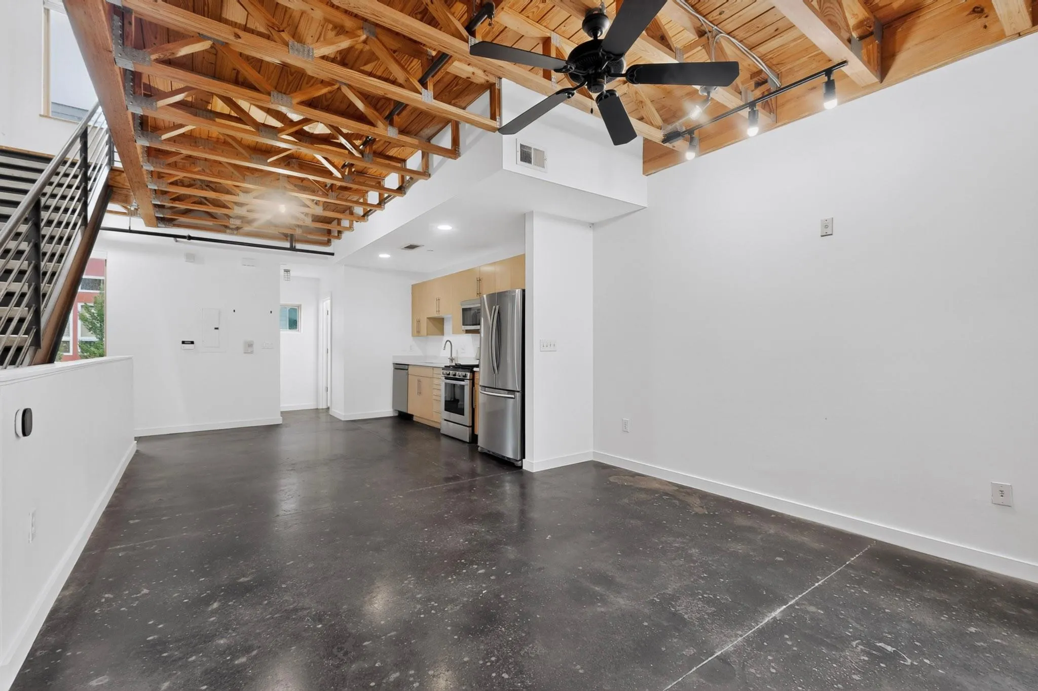 Photo 3 of 1601 E 5TH ST #211