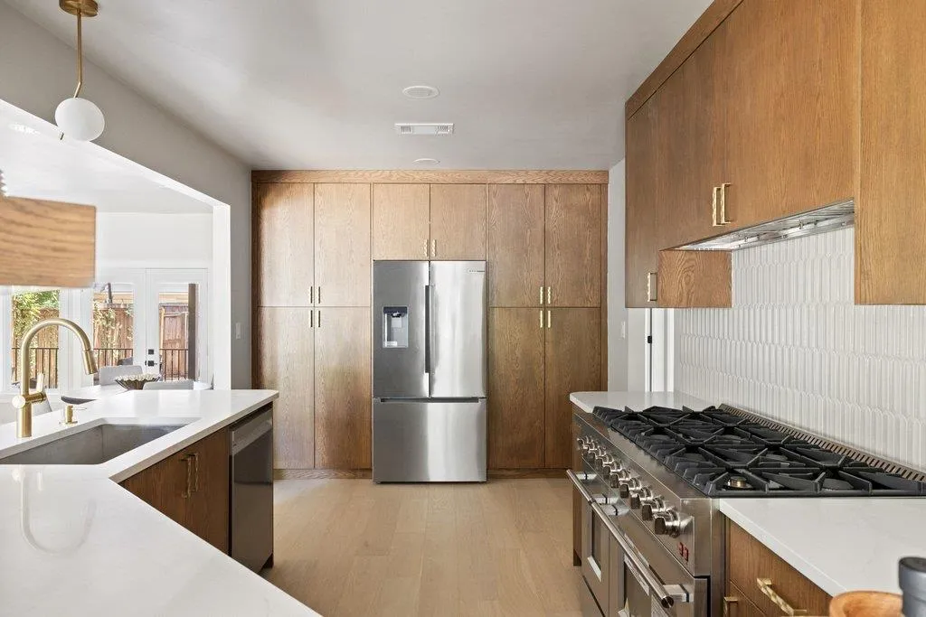 Photo 5 of 2101 STAMFORD LN