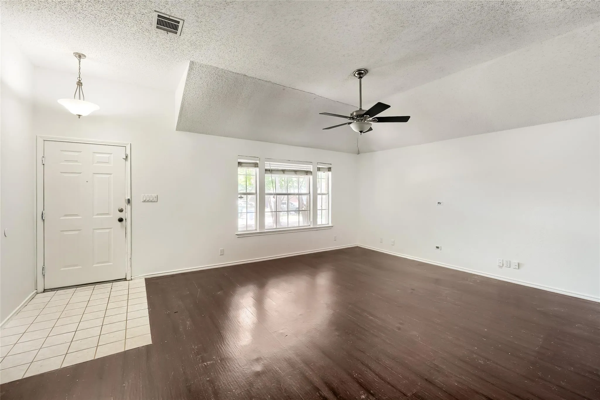 Photo 3 of 20801 TROTTERS LN