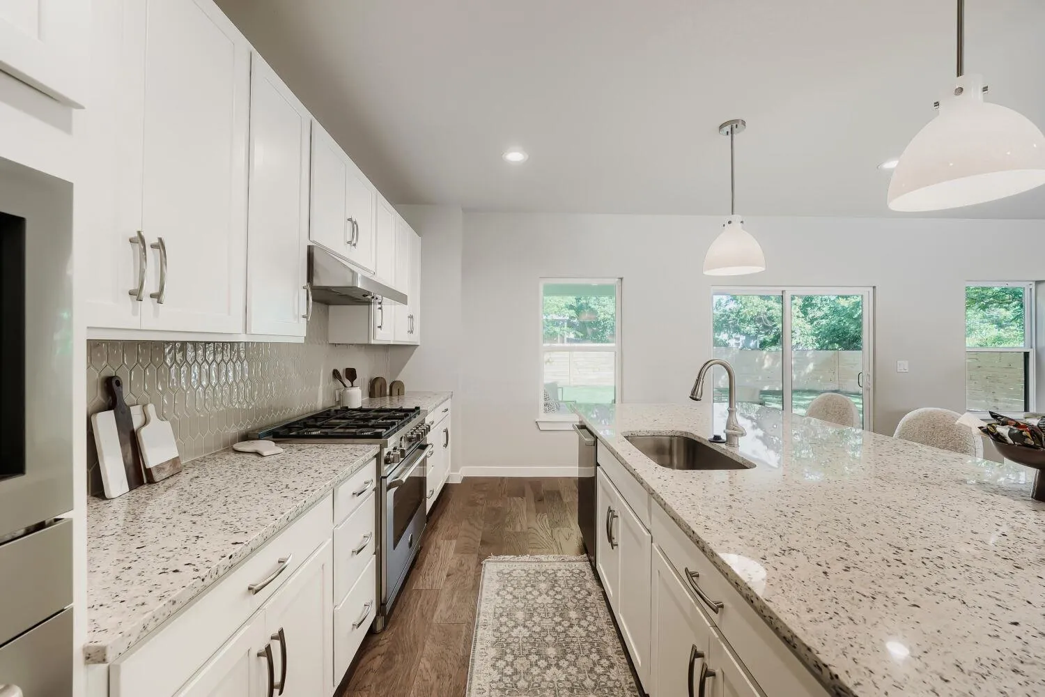 Photo 5 of 8012 GAULT ST