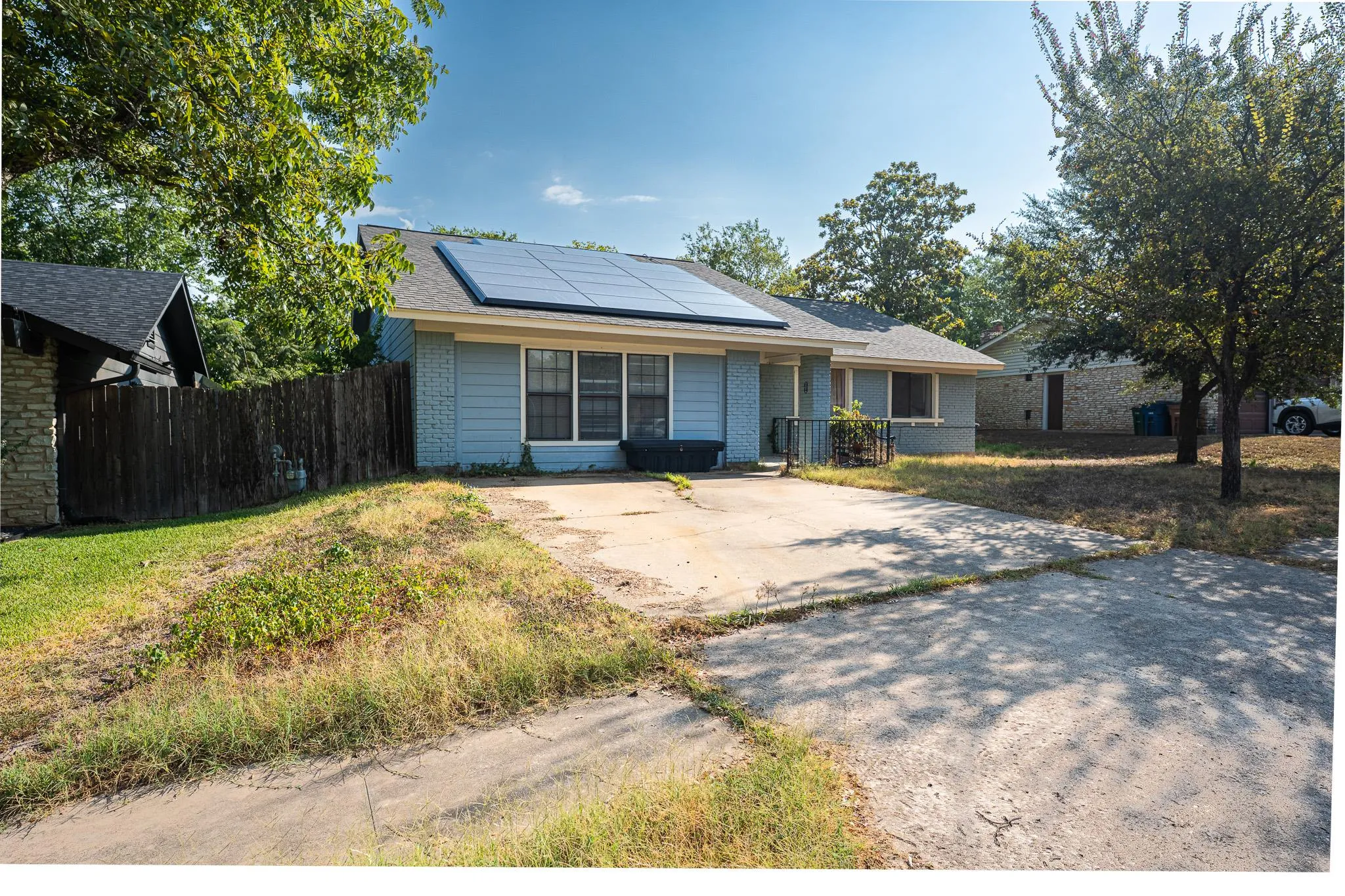 Photo 2 of 1404 MANFORD HILL DR