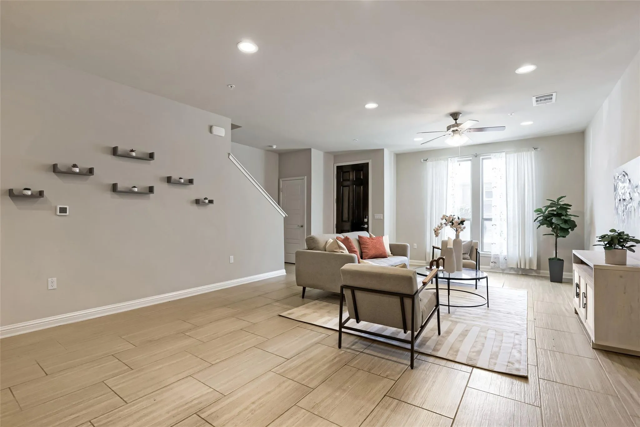 Photo 5 of 13800 LYNDHURST ST #203