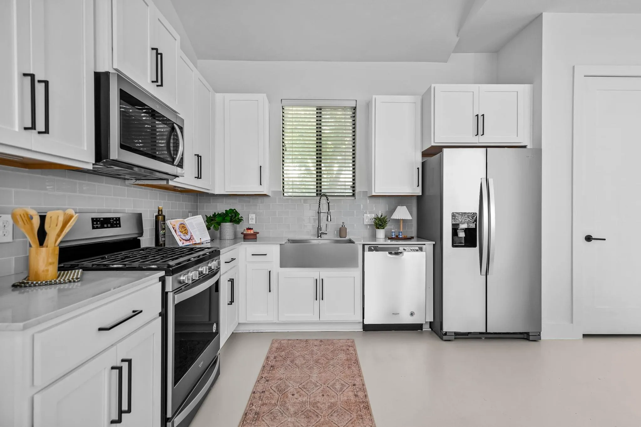 Photo 4 of 939 E 52ND ST #2