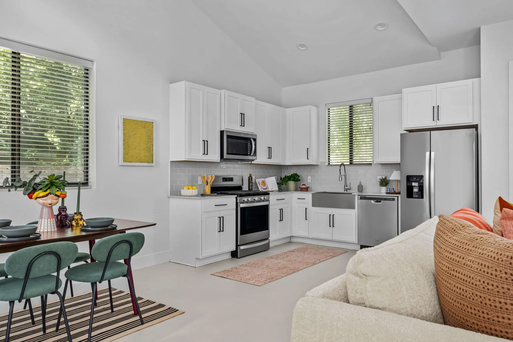 Photo 3 of 939 E 52ND ST #2