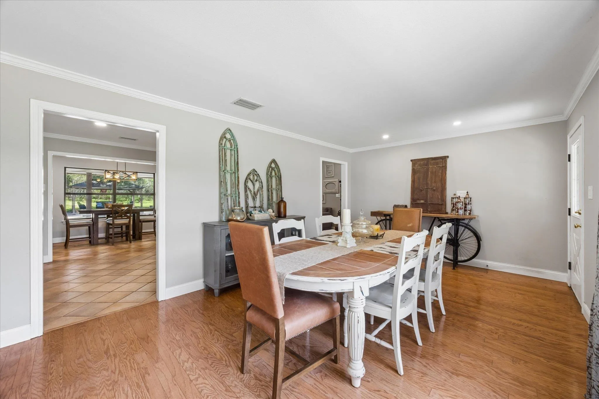Photo 5 of 208 MAPLE DR