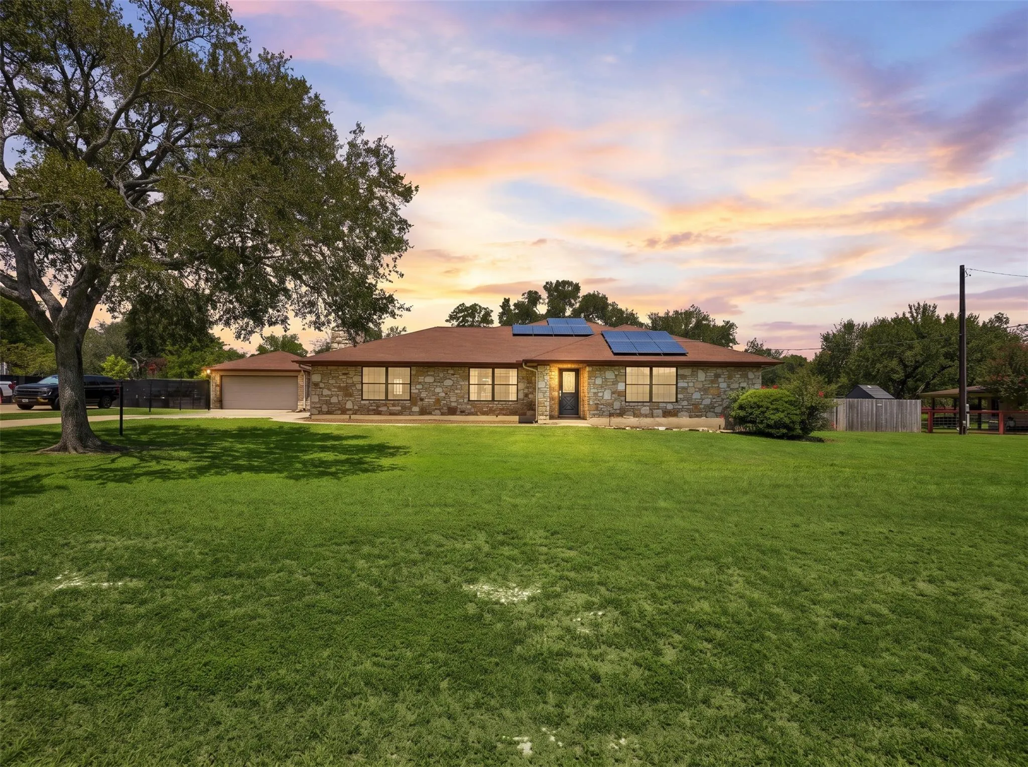 Photo of 208 MAPLE DR, Mountain City, TX, 78610