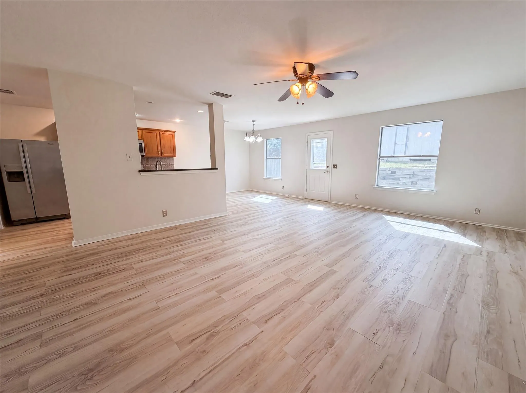 Photo 3 of 5810 VASEY BLVD