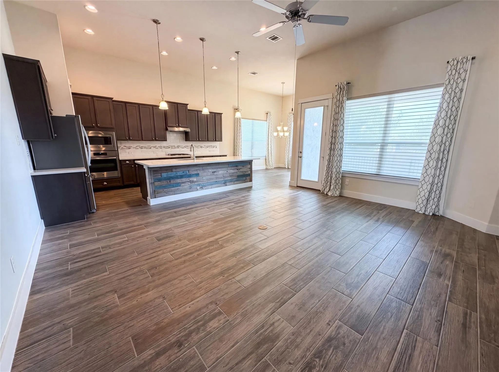 Photo 2 of 13701 RONALD W REAGAN BLVD #84