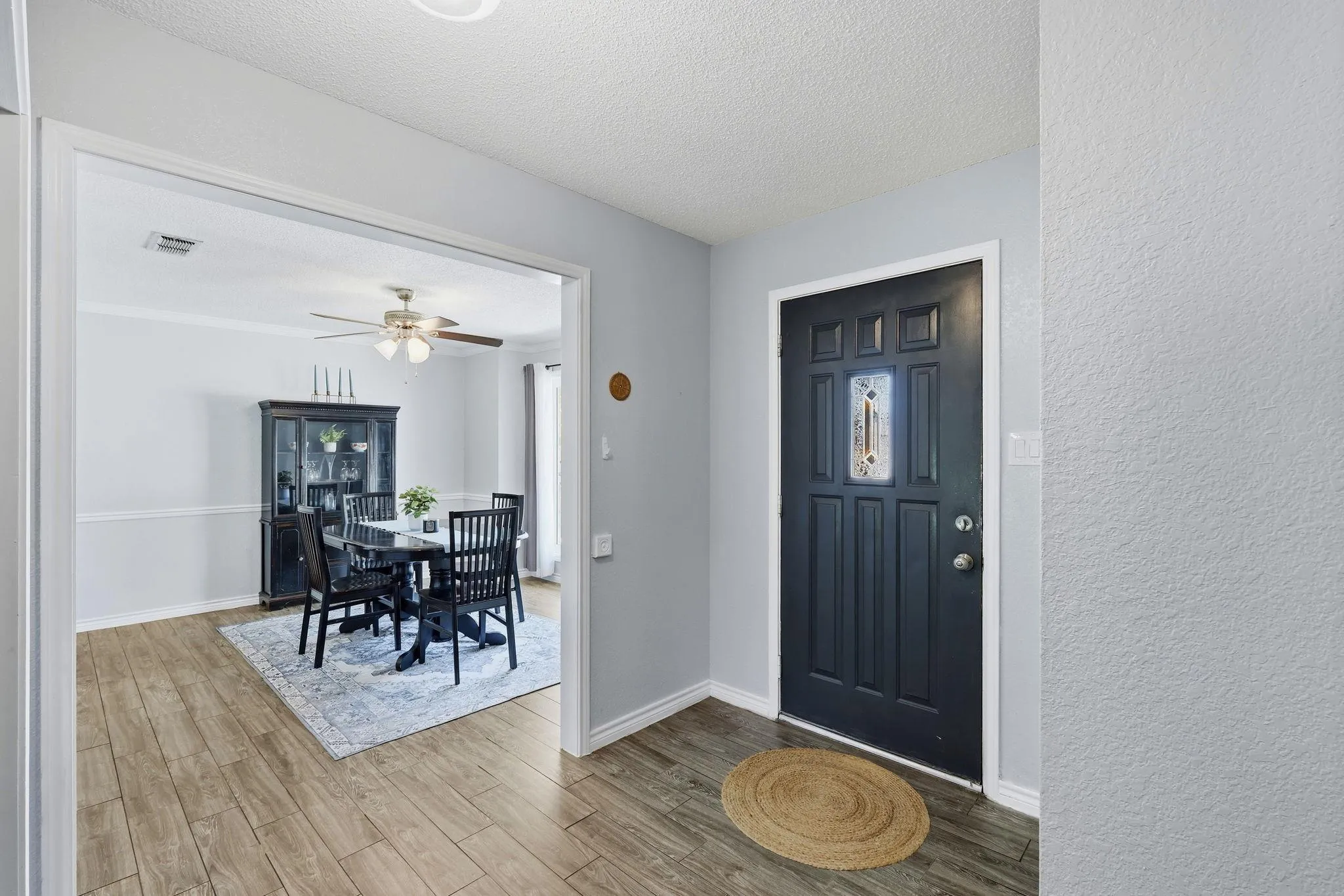Photo 4 of 602 APPLEWOOD DR
