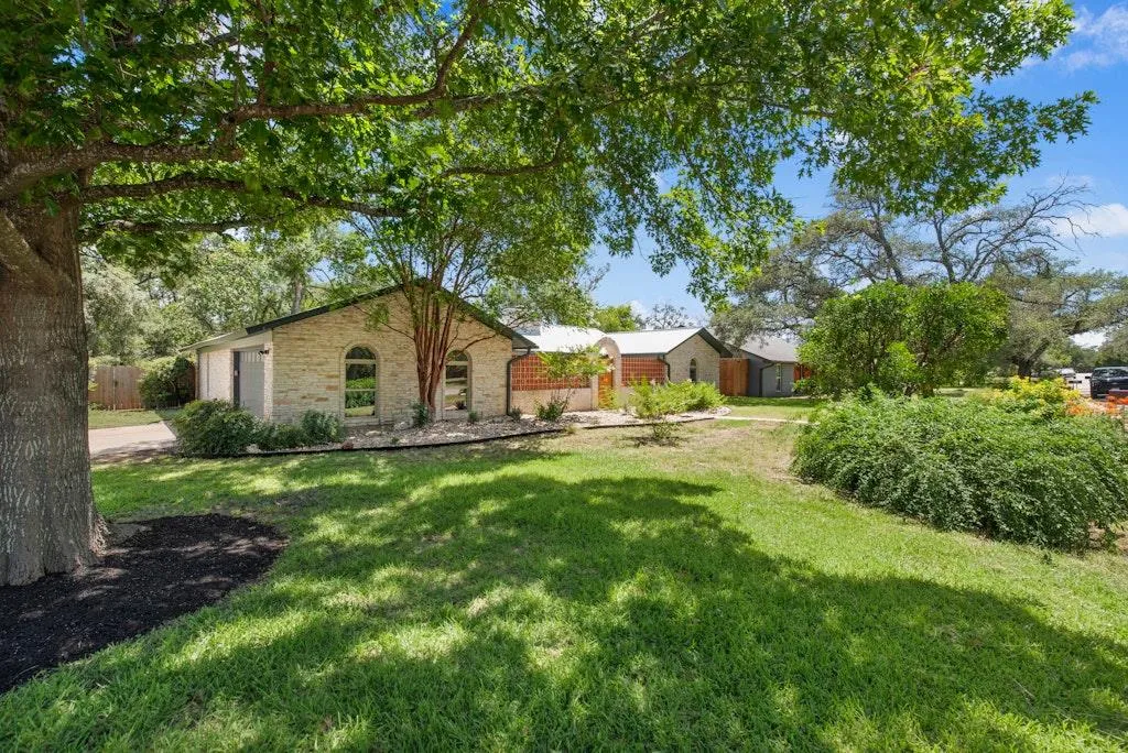 Photo 2 of 4901 SADDLE DR
