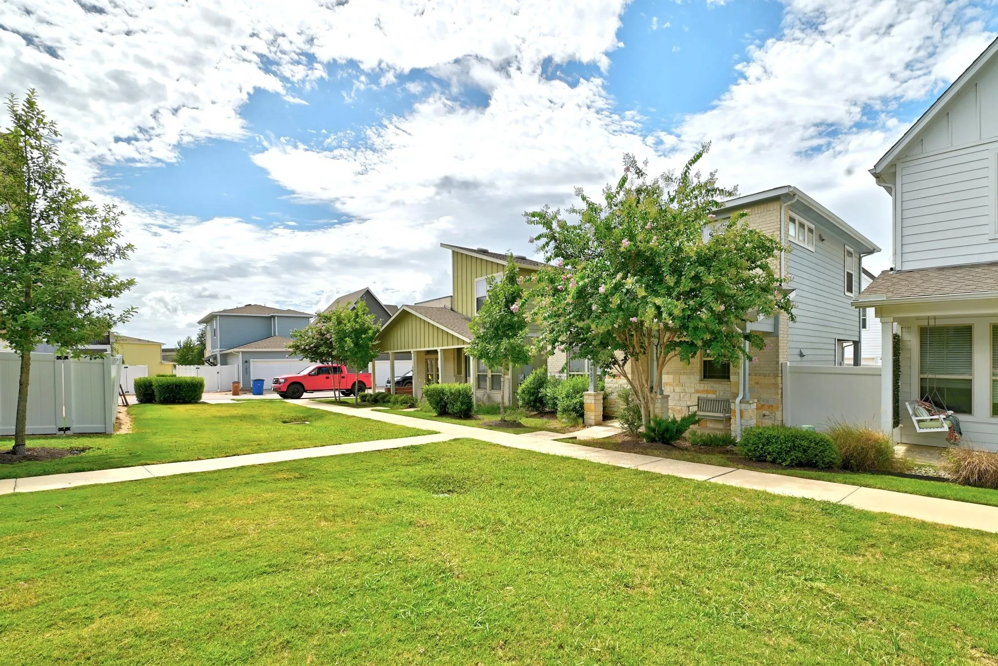 Photo 4 of 7903 SUTCLIFFE DR #219