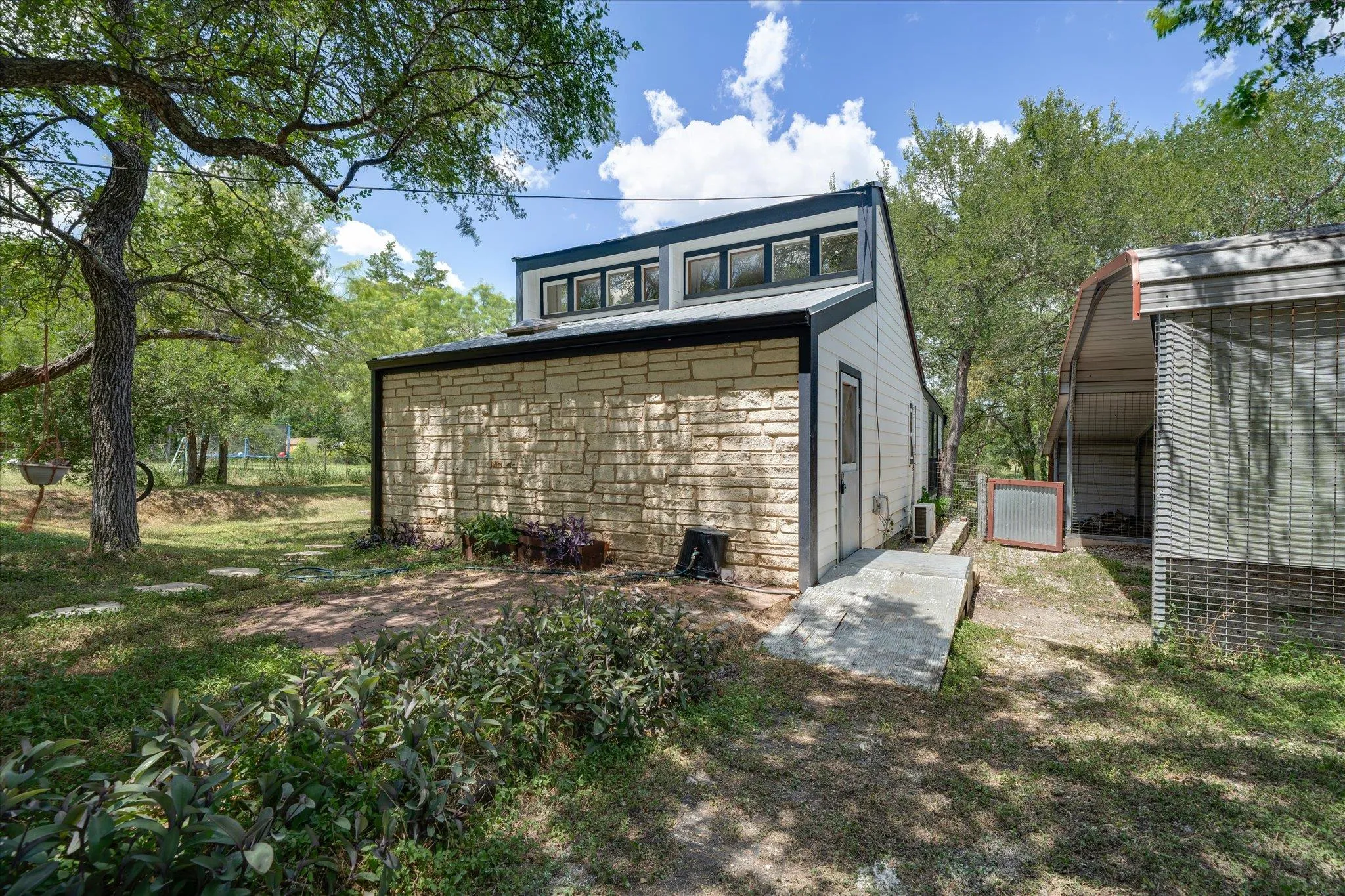 Photo 4 of 150 LAKEVIEW DR