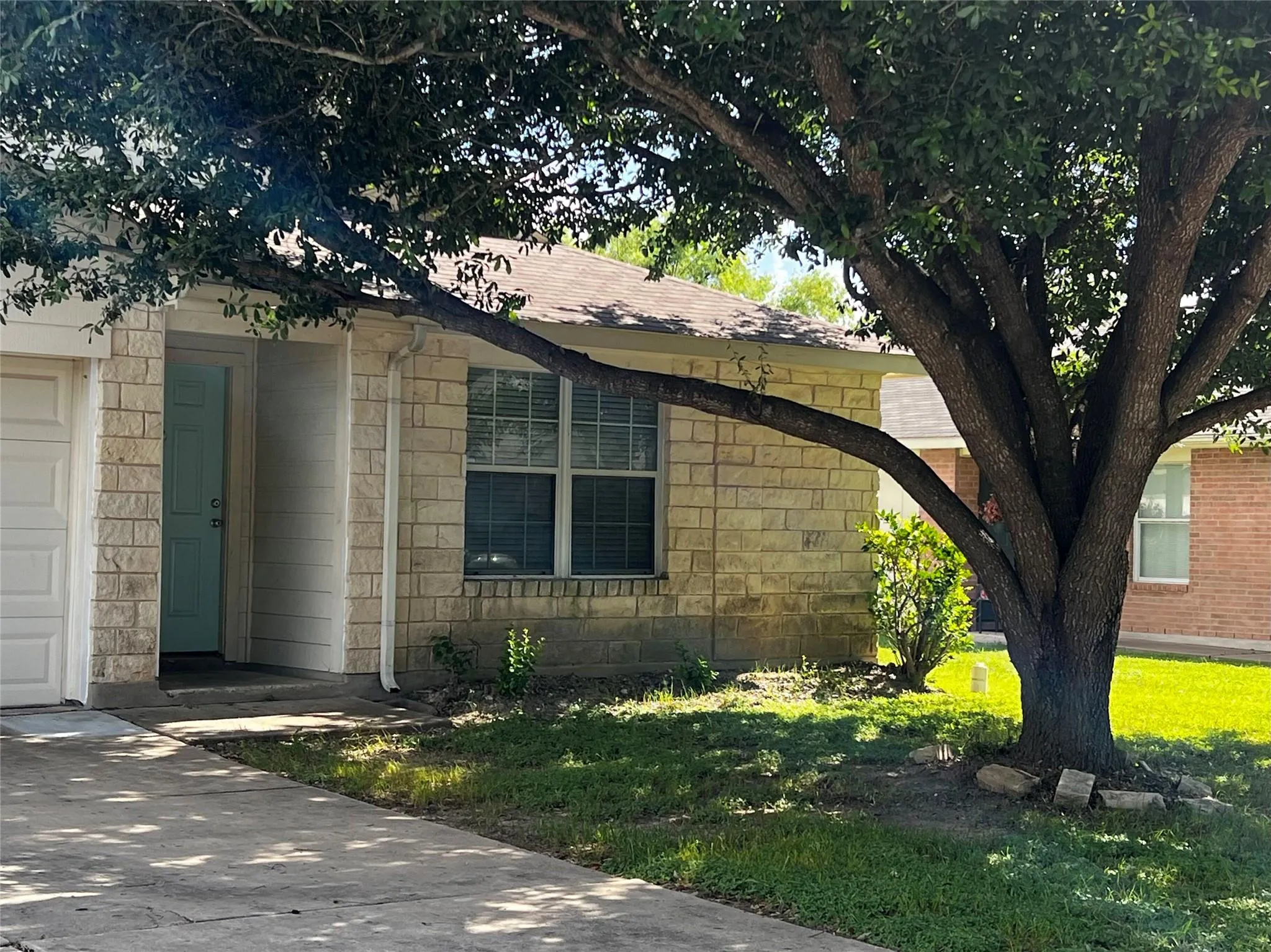 Photo of 111 SYLVAN ST, Hutto, TX, 78634