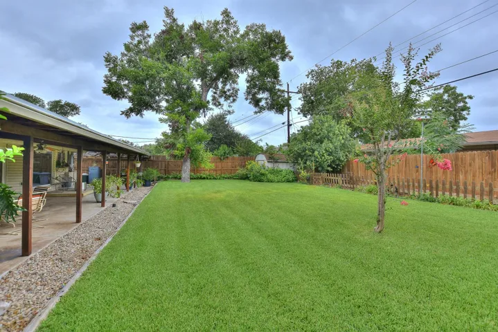 One look at this yard and you know if was loved and cared for by a gardener at heart.
