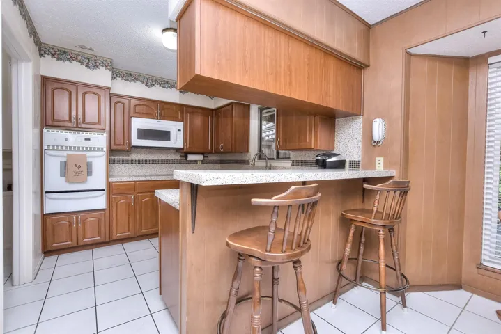 A convenient breakfast bar provides more seating in the dining area.