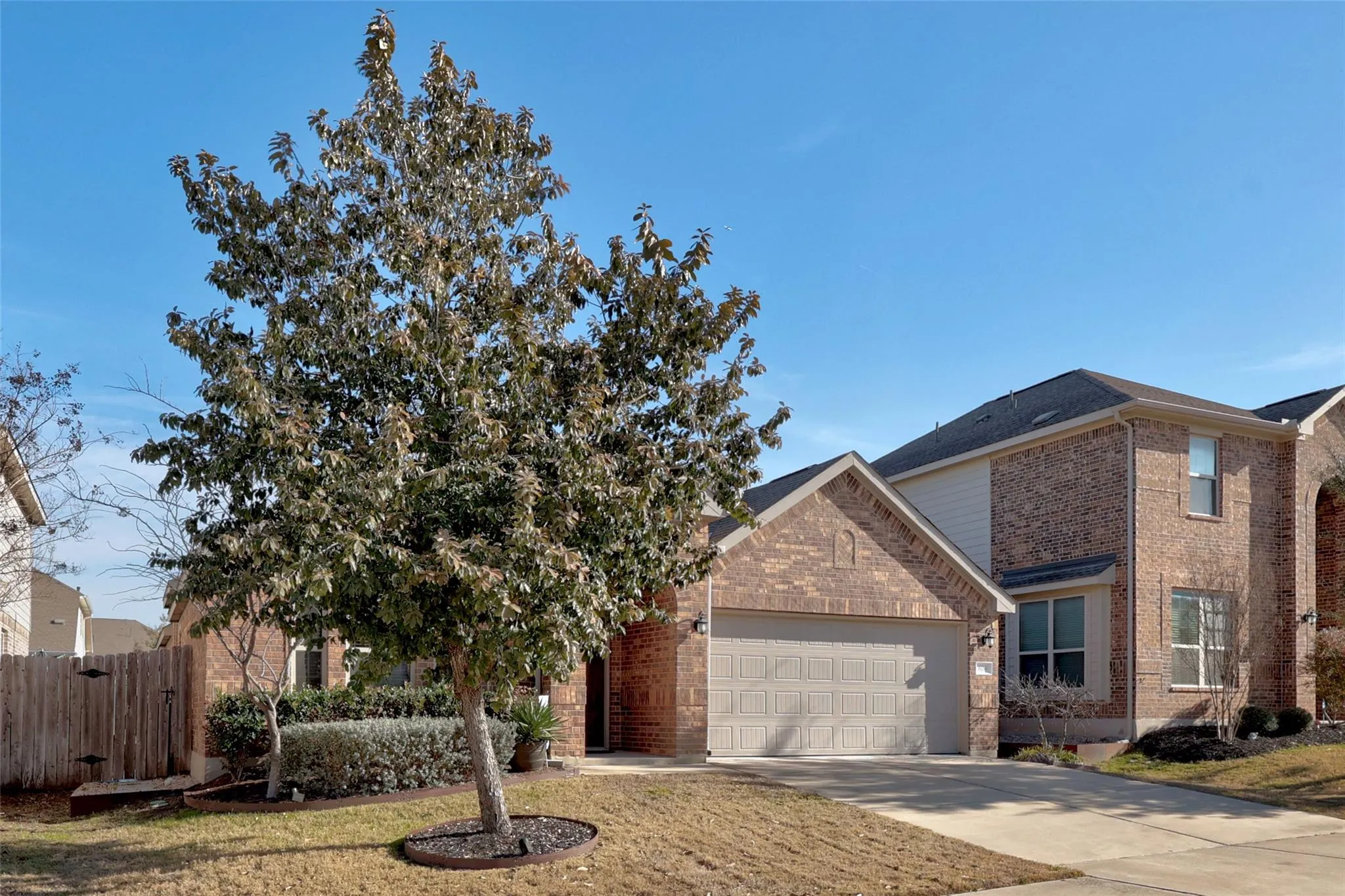Photo 5 of 606 LINARES LN