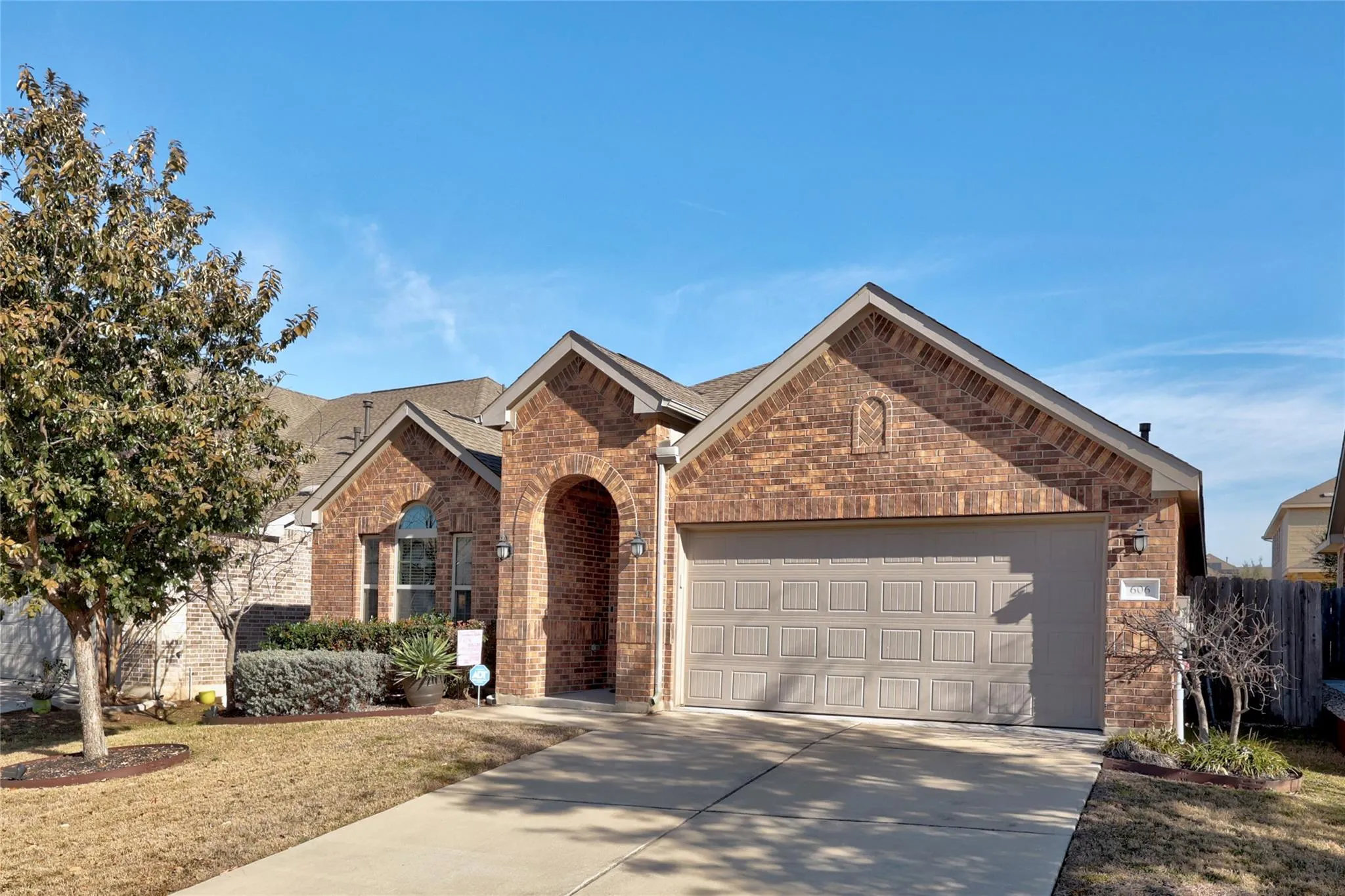 Photo 4 of 606 LINARES LN