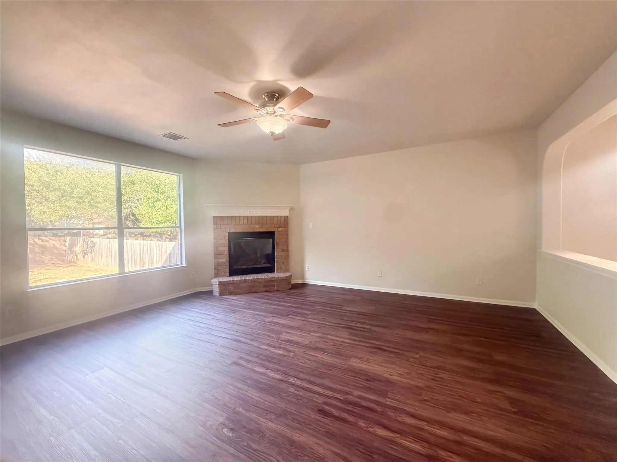 Photo 3 of 2404 DANCIGER LN