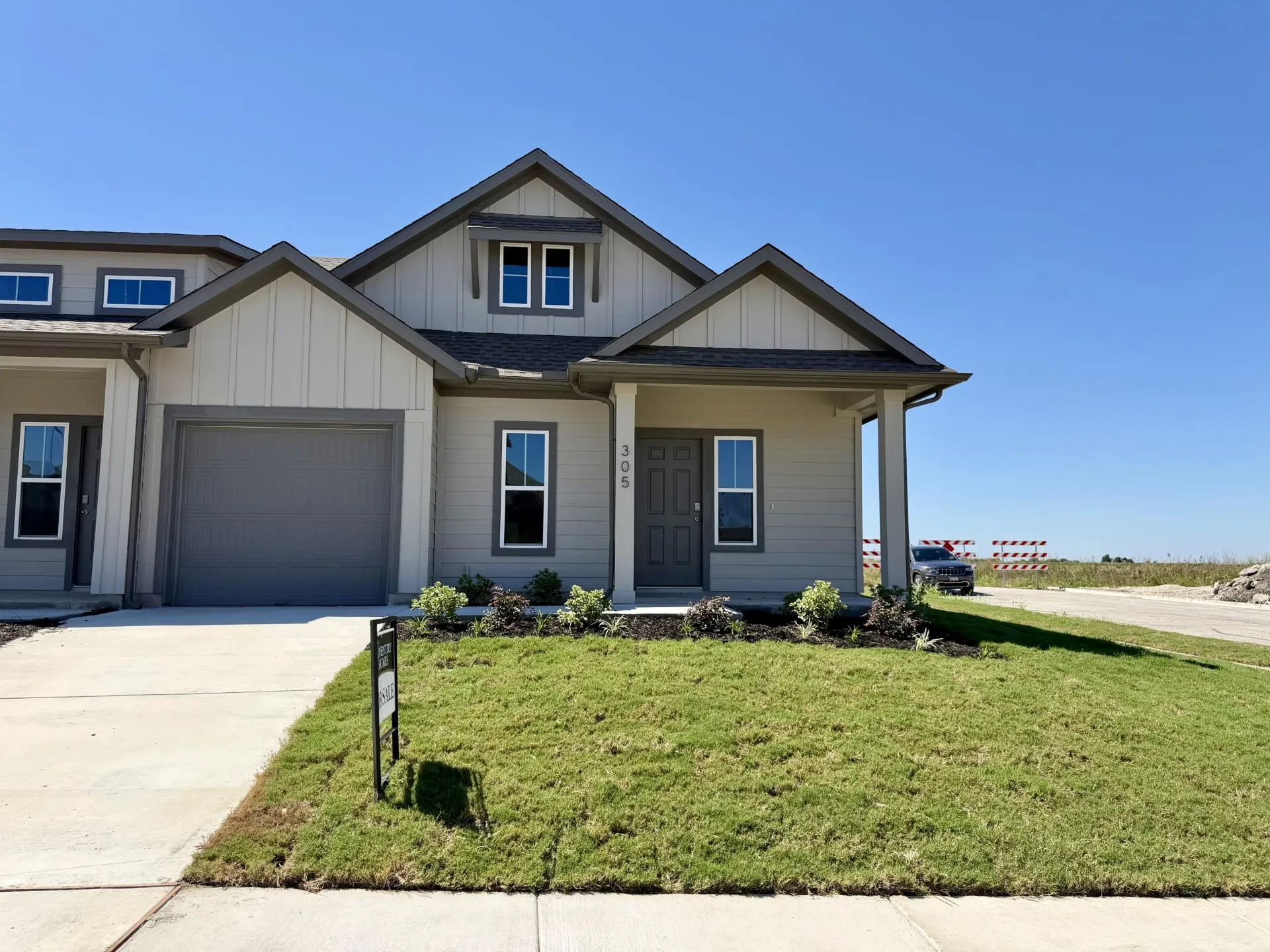 Photo of 305 BACKWOOD PASS, Taylor, TX, 76574