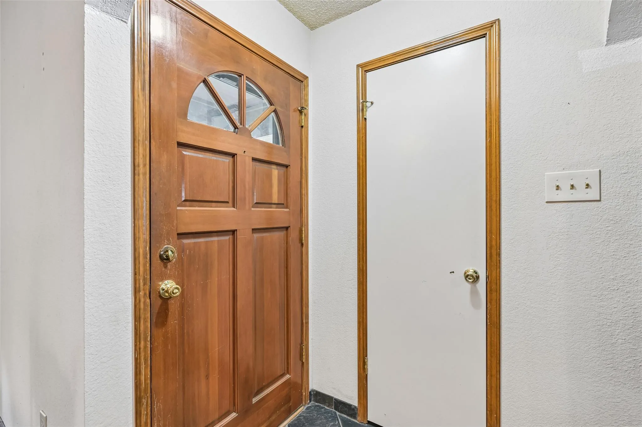 Photo 4 of 606 PRIZE OAKS DR