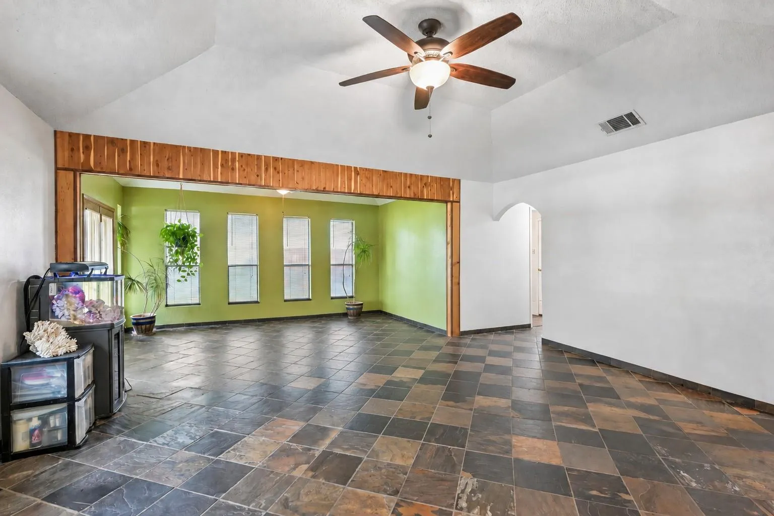 Photo 5 of 606 PRIZE OAKS DR