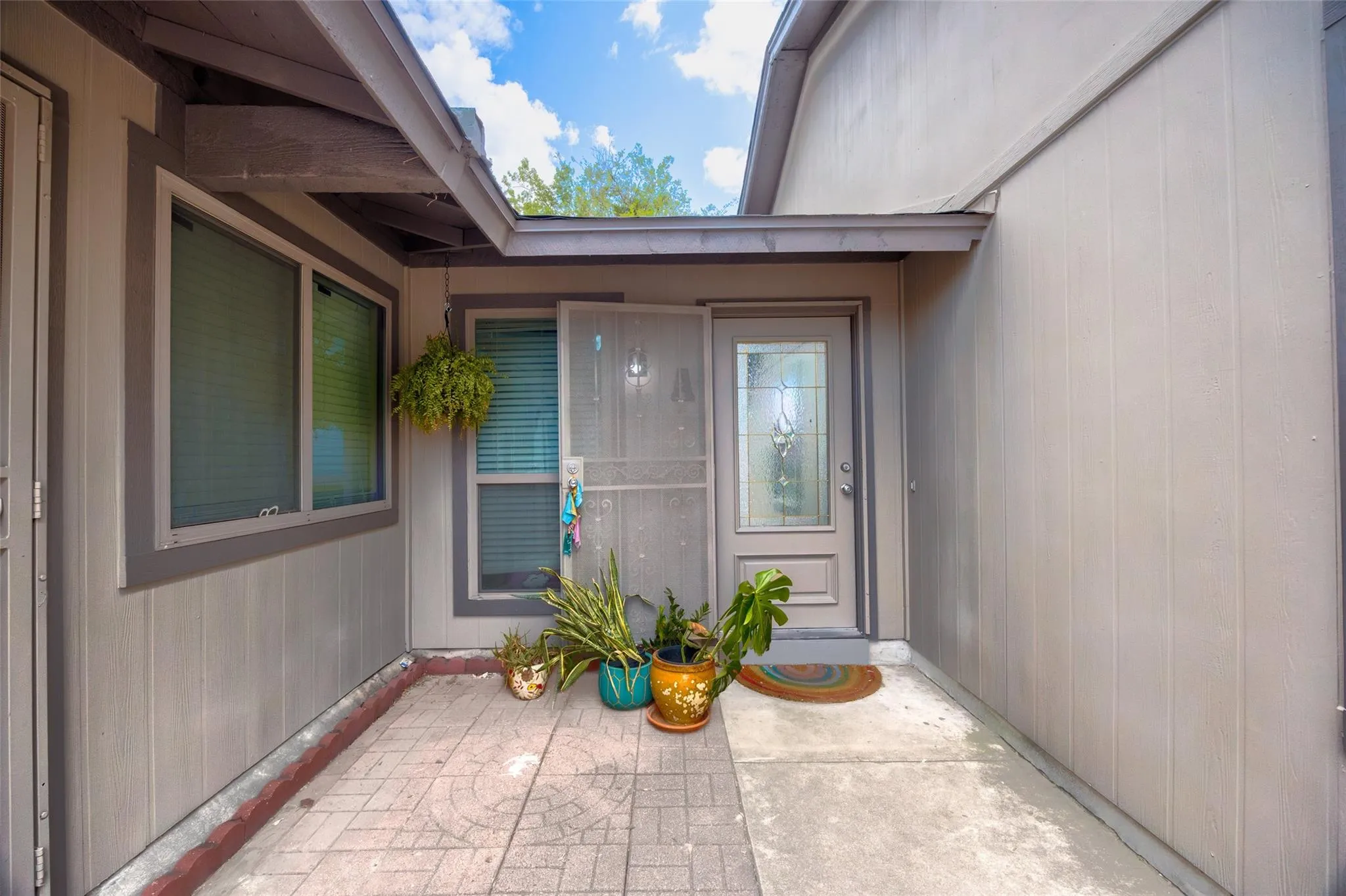 Photo 3 of 9415 QUAIL MEADOW DR