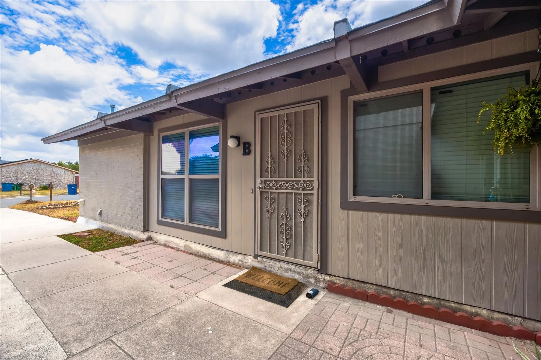 Photo 2 of 9415 QUAIL MEADOW DR