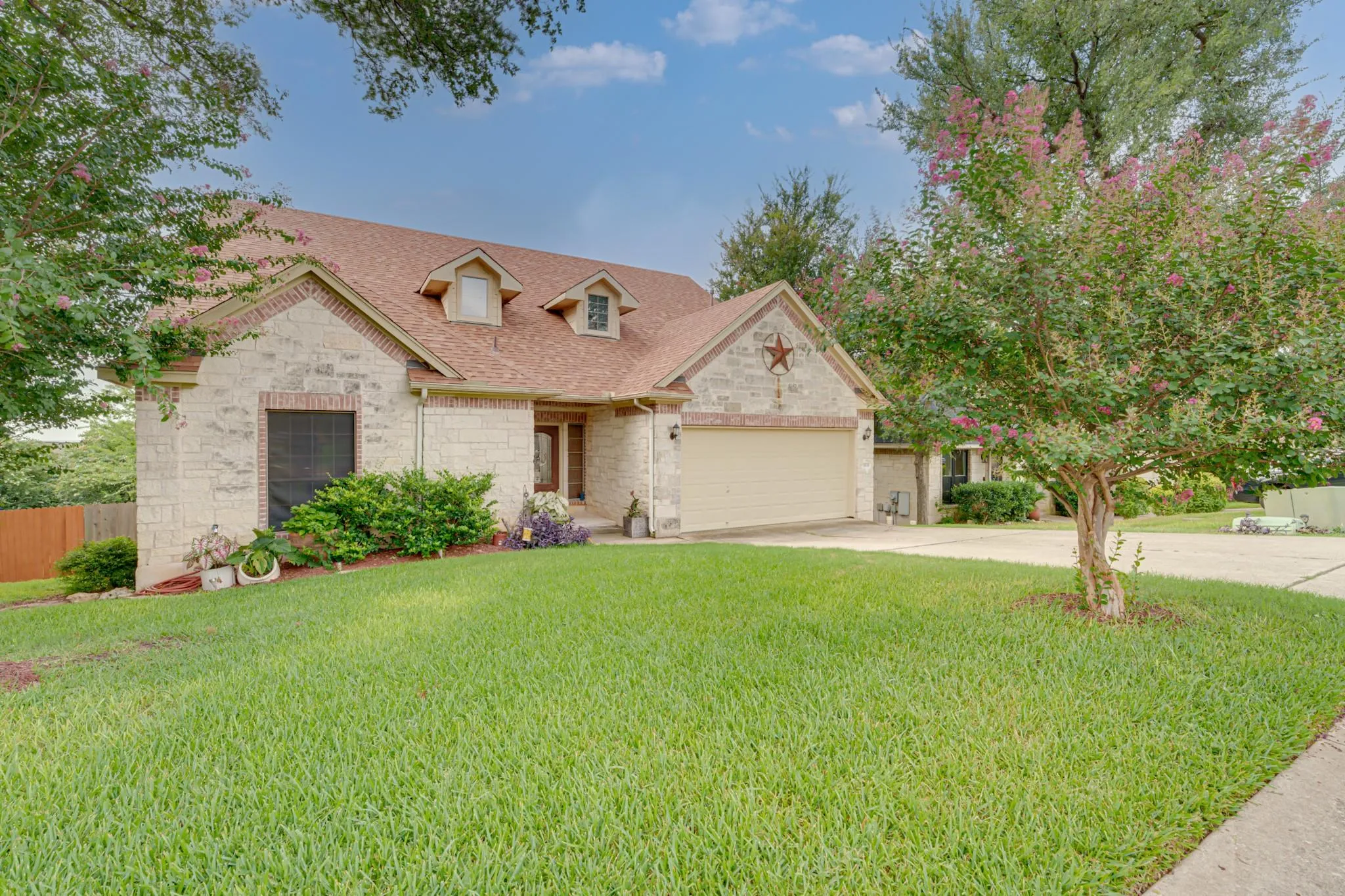Photo 2 of 3839 LAUREL RIDGE DR N