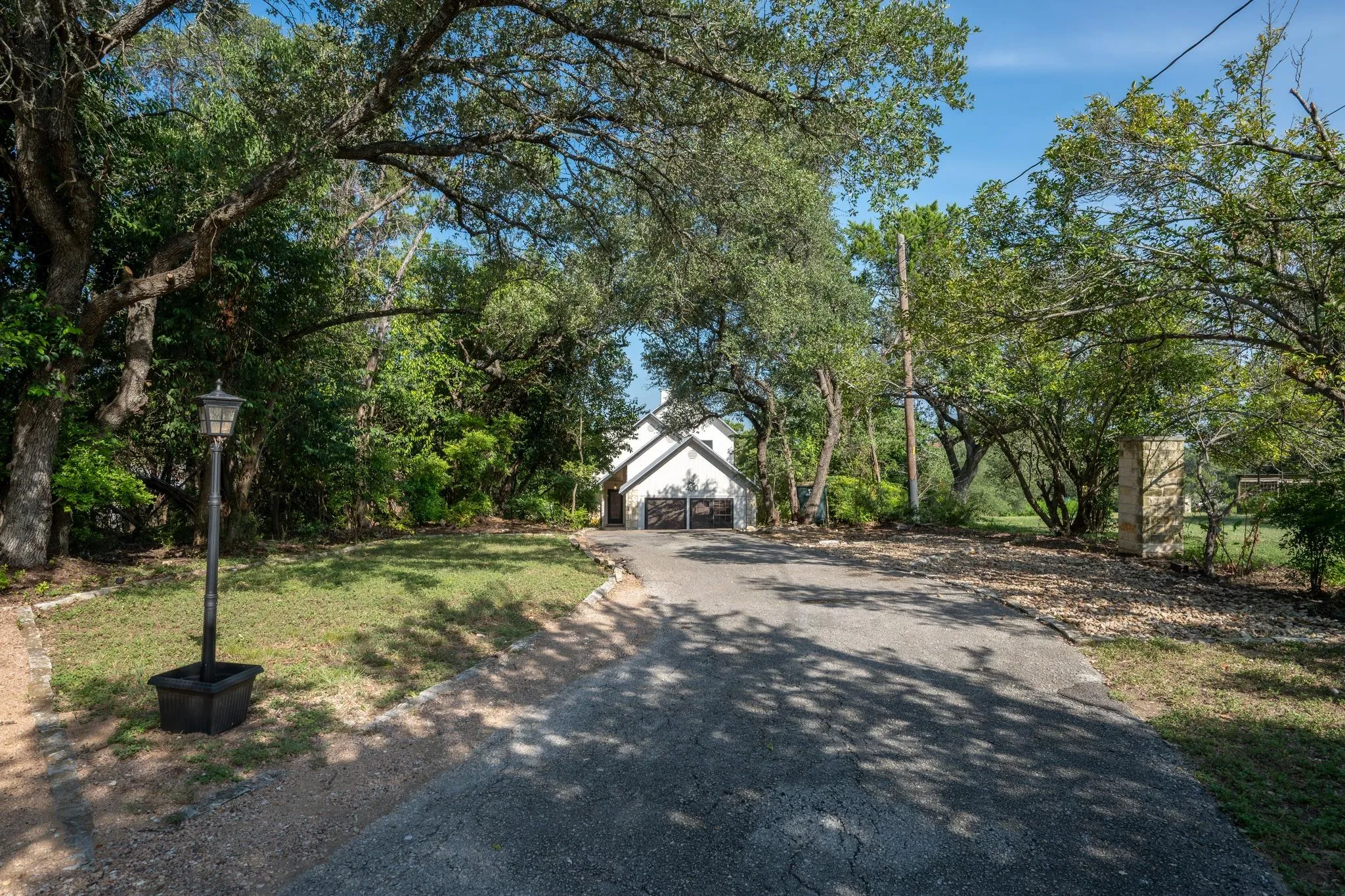 Photo 4 of 400 N LAURELWOOD DR
