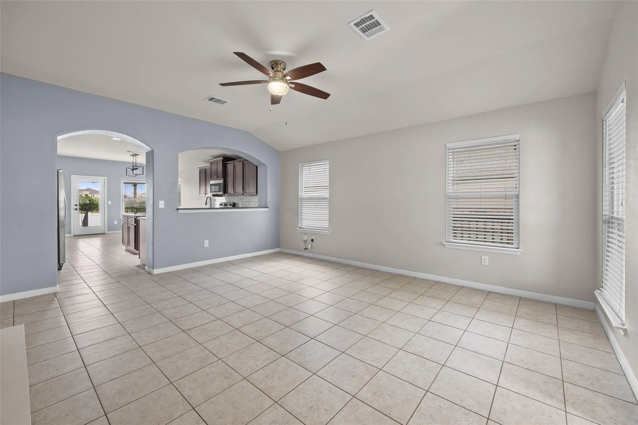 Photo 5 of 18519 BANDELIER DR