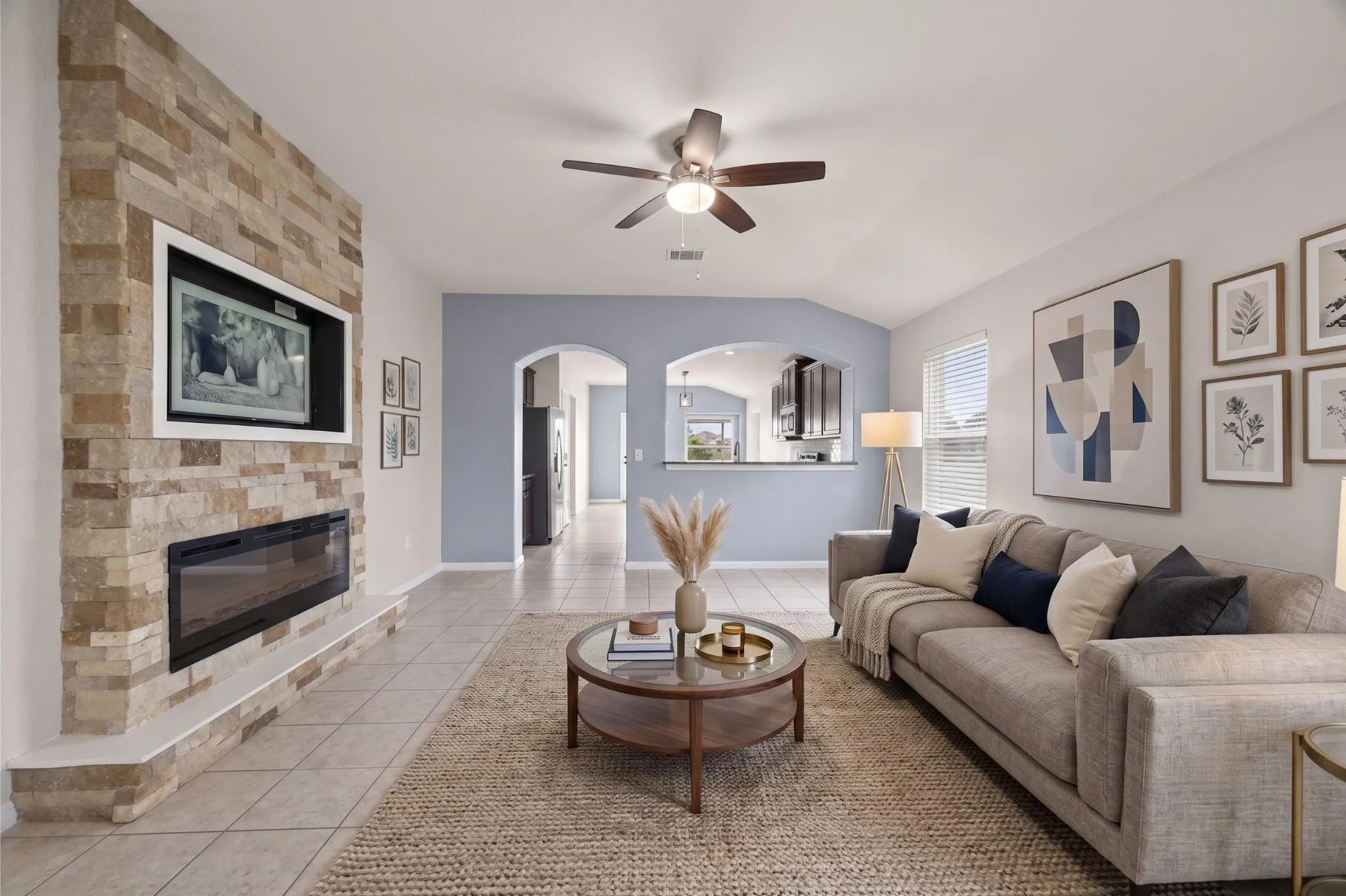 Photo 3 of 18519 BANDELIER DR