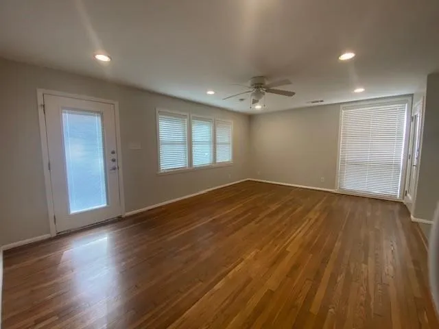 Photo 3 of 5205 KNIGHT CIR