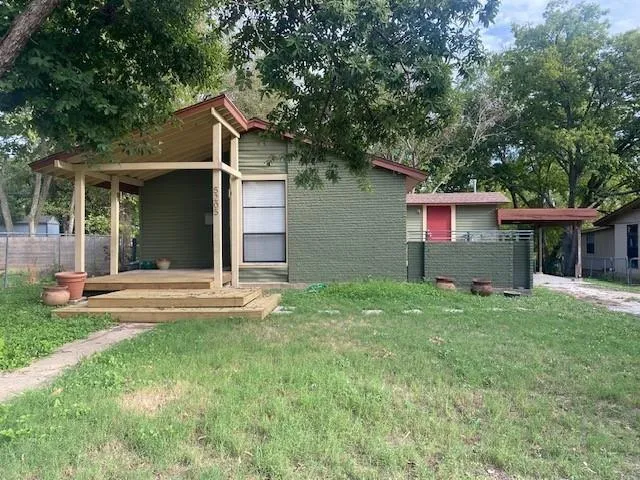 Photo 2 of 5205 KNIGHT CIR
