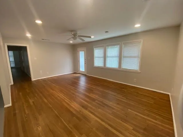 Photo 4 of 5205 KNIGHT CIR
