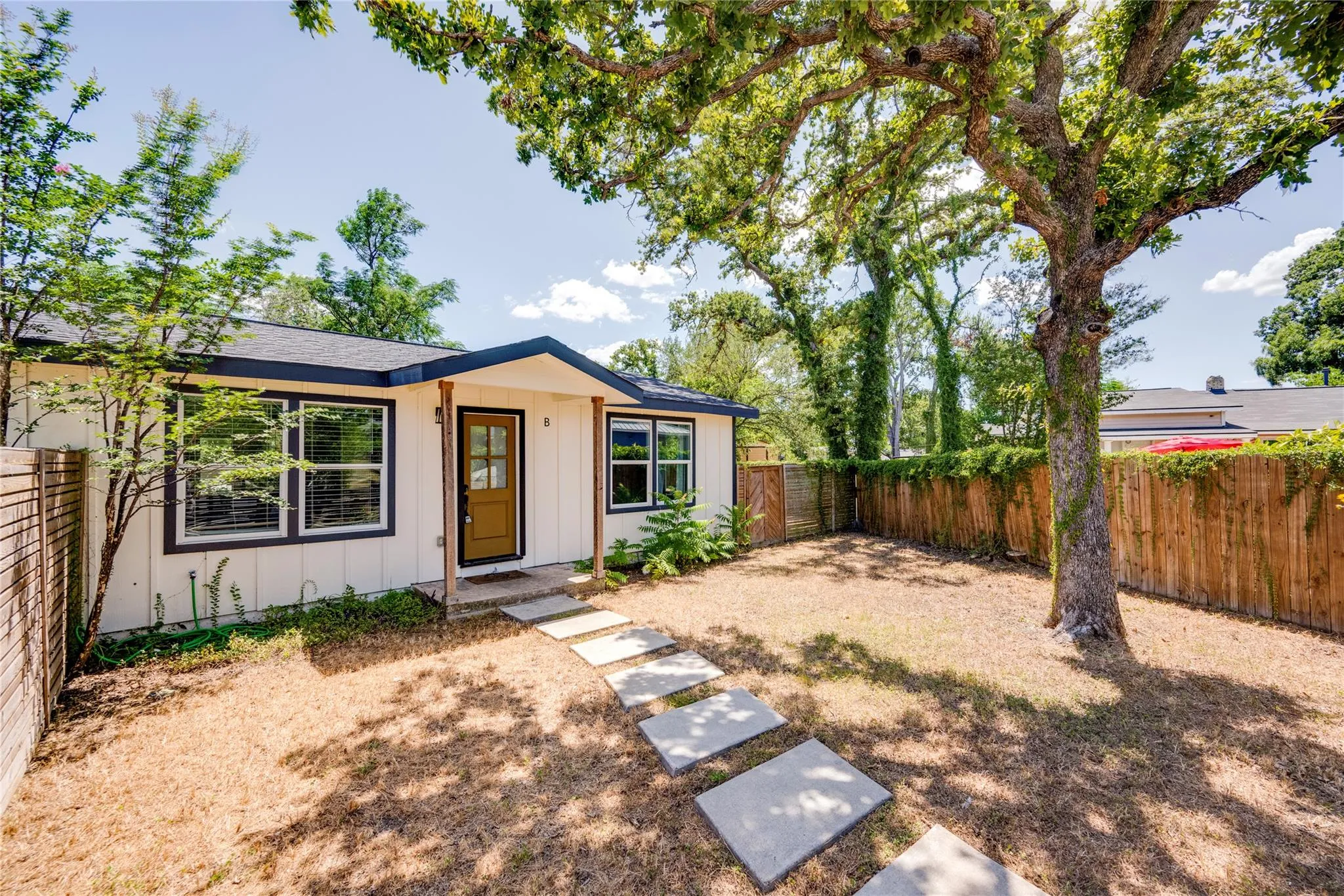 Photo 3 of 1400 MARCUS PL #B