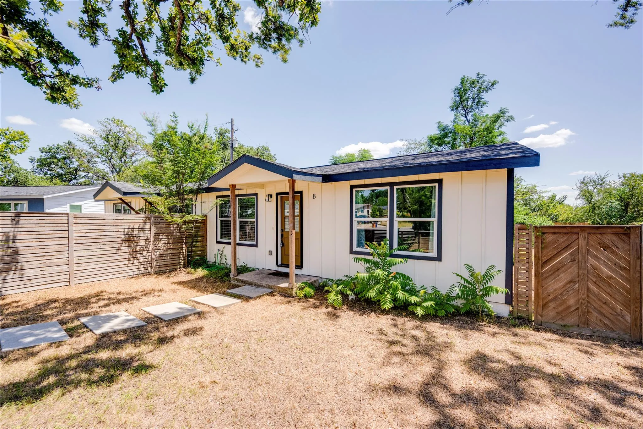 Photo of 1400 MARCUS PL #B, Austin, 78721