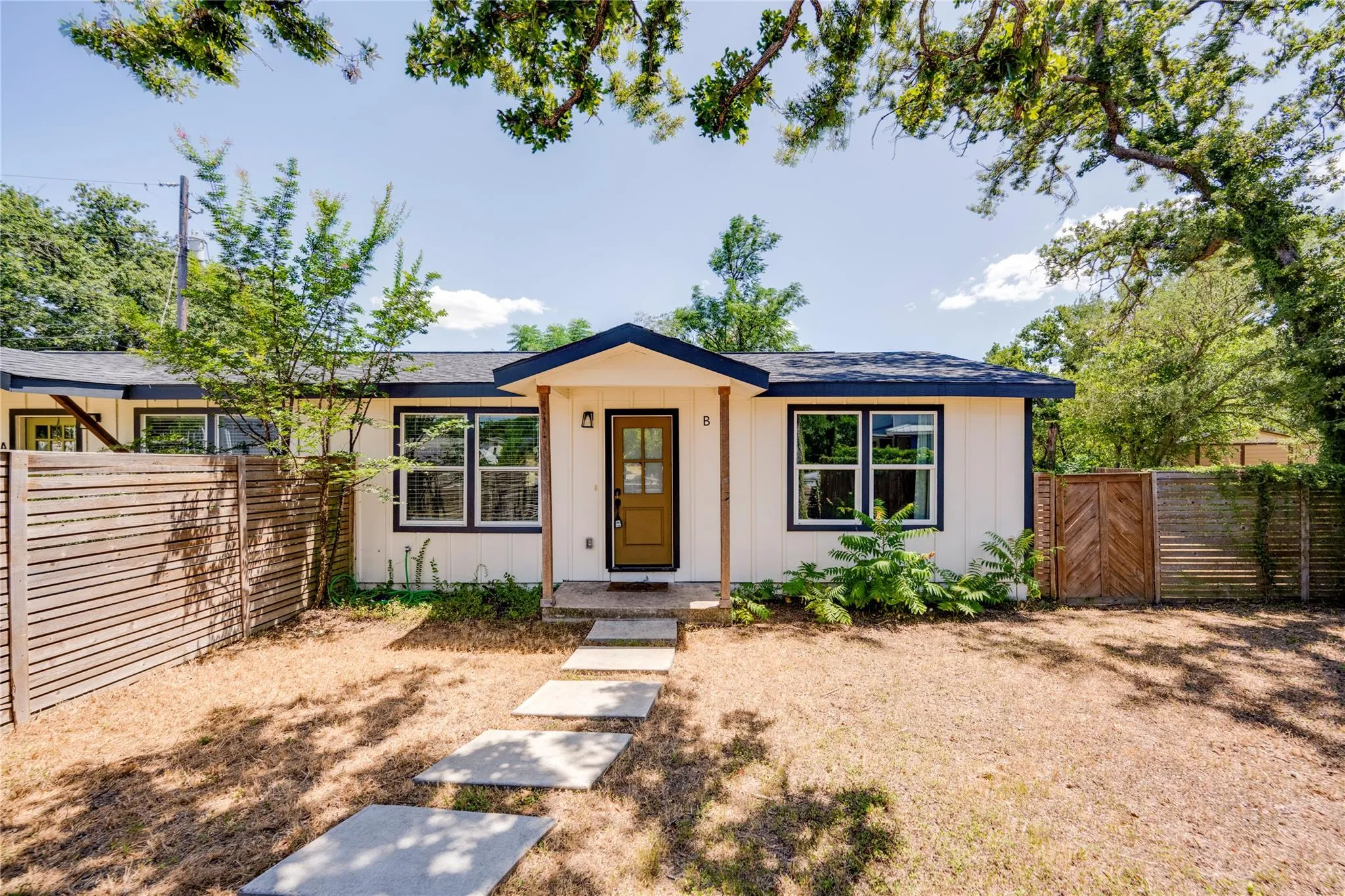 Photo 2 of 1400 MARCUS PL #B