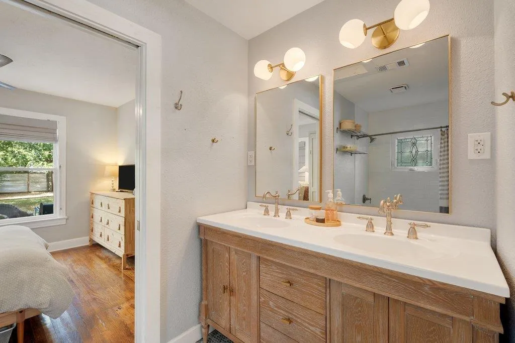Photo 5 of 403 W 55TH ST