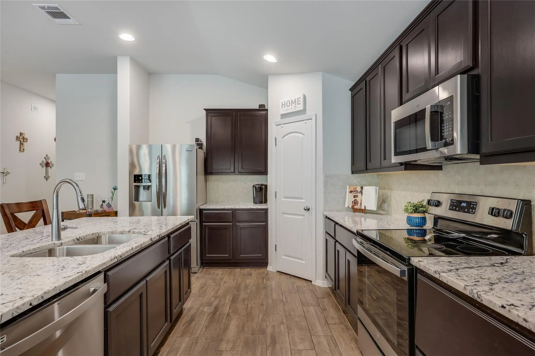 Photo 3 of 21804 CRYSTAL WAY