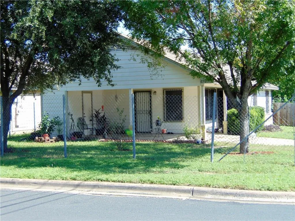 Photo of 6901 BLESSING AVE, Austin, TX, 78752