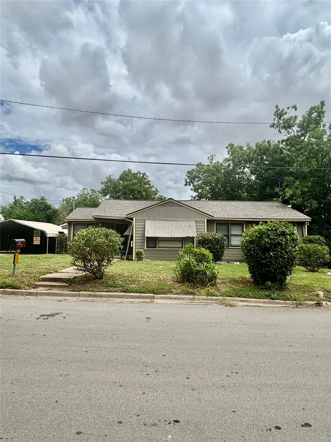 Photo of 415 E 7TH ST, Taylor, TX, 76574