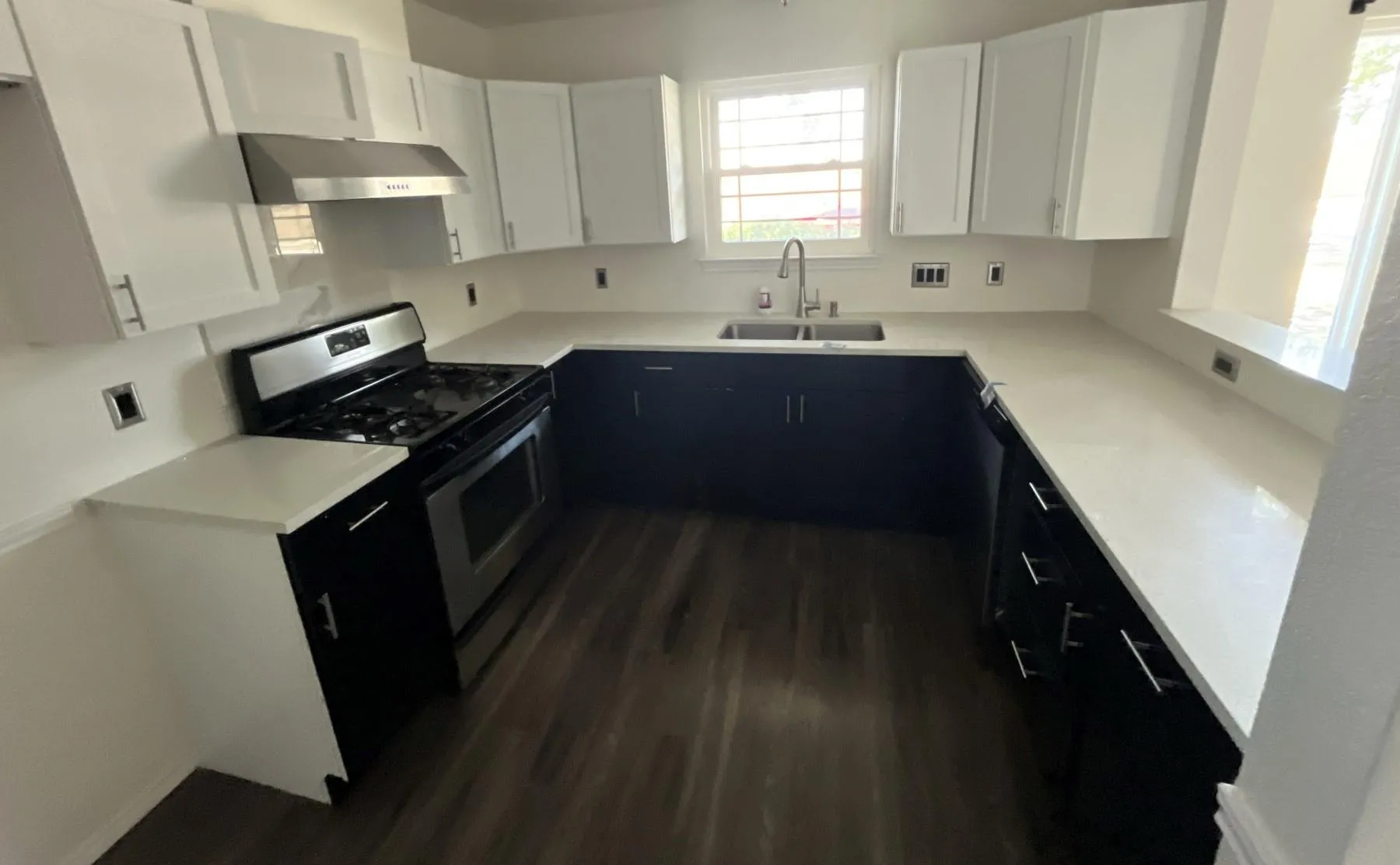 Photo 2 of 1712 SOMERSET DR