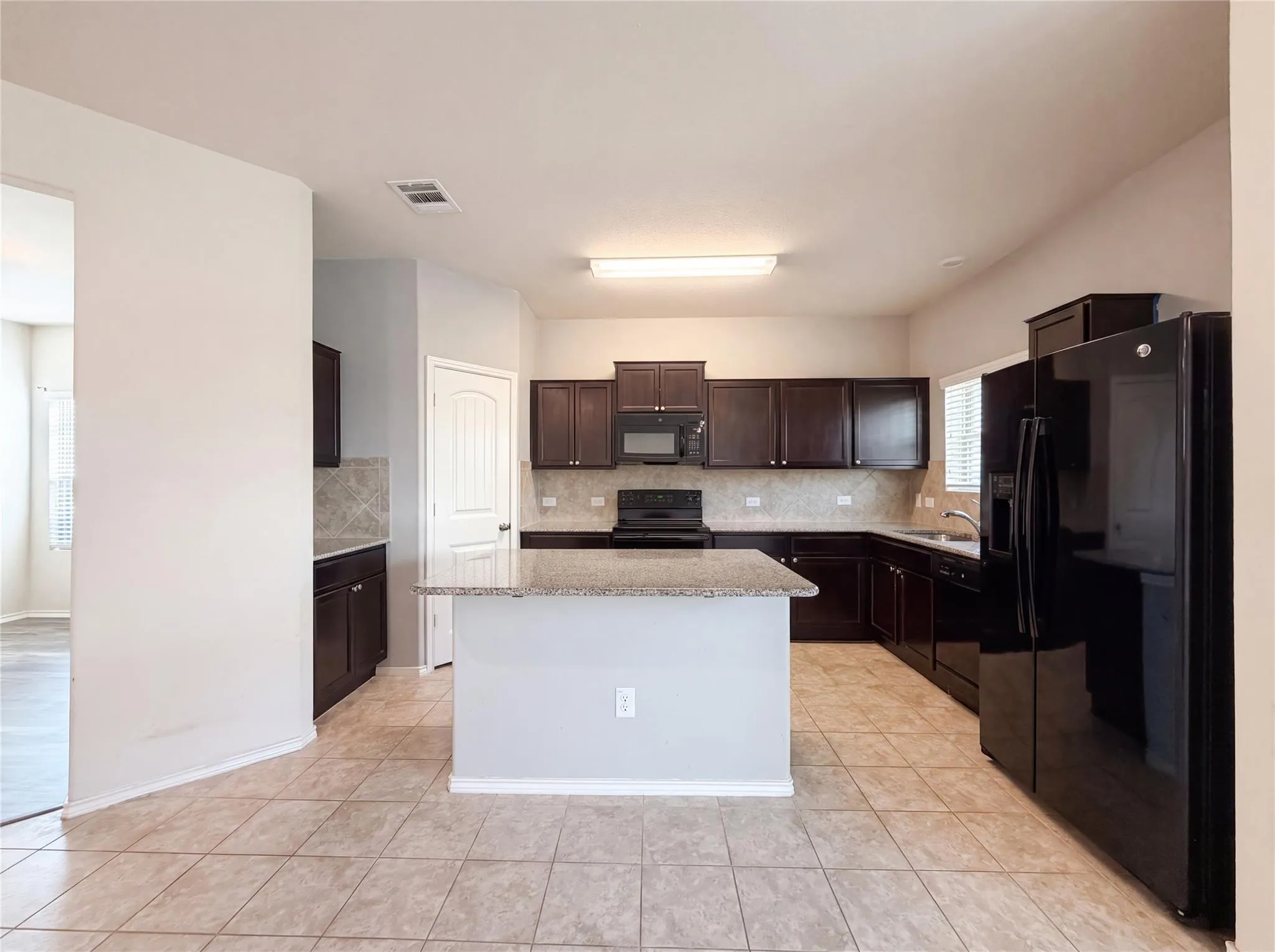 Photo 2 of 276 CIRCLE WAY #26E